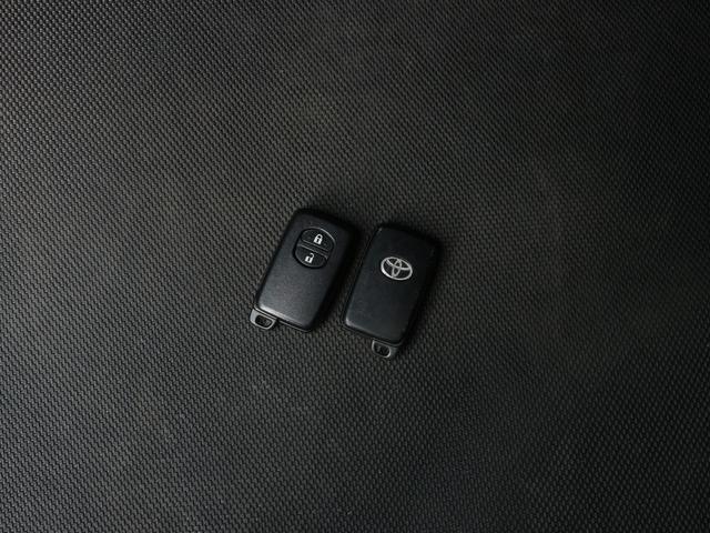 プリウス Ｓ　メモリナビ・フルセグ・バックカメラ・ＥＴＣ・Ｂｌｕｅｔｏｏｔｈ接続・スマートキー・プッシュスタート・ＨＩＤヘッドライト・フォグランプ・社外１７インチＡＷ・ウインカーミラー・オートエアコン・ドアバイザー（22枚目）