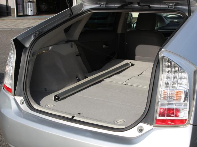 プリウス Ｓ　メモリナビ・フルセグ・バックカメラ・ＥＴＣ・Ｂｌｕｅｔｏｏｔｈ接続・スマートキー・プッシュスタート・ＨＩＤヘッドライト・フォグランプ・社外１７インチＡＷ・ウインカーミラー・オートエアコン・ドアバイザー（33枚目）