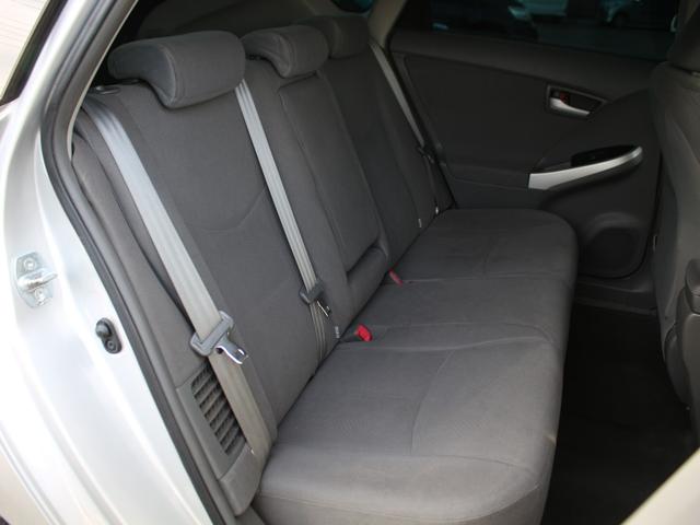 プリウス Ｓ　メモリナビ・フルセグ・バックカメラ・ＥＴＣ・Ｂｌｕｅｔｏｏｔｈ接続・スマートキー・プッシュスタート・ＨＩＤヘッドライト・フォグランプ・社外１７インチＡＷ・ウインカーミラー・オートエアコン・ドアバイザー（37枚目）