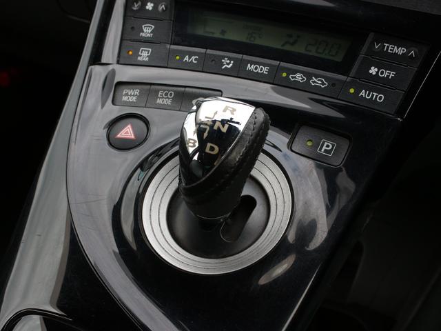 プリウス Ｓ　メモリナビ・フルセグ・バックカメラ・ＥＴＣ・Ｂｌｕｅｔｏｏｔｈ接続・スマートキー・プッシュスタート・ＨＩＤヘッドライト・フォグランプ・社外１７インチＡＷ・ウインカーミラー・オートエアコン・ドアバイザー（41枚目）