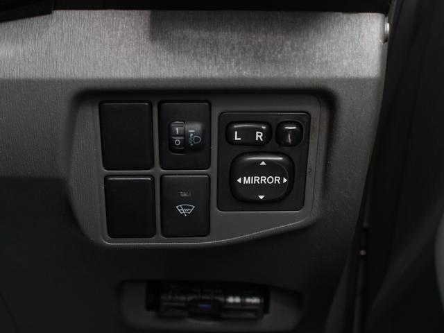 プリウス Ｓ　メモリナビ・フルセグ・バックカメラ・ＥＴＣ・Ｂｌｕｅｔｏｏｔｈ接続・スマートキー・プッシュスタート・ＨＩＤヘッドライト・フォグランプ・社外１７インチＡＷ・ウインカーミラー・オートエアコン・ドアバイザー（45枚目）