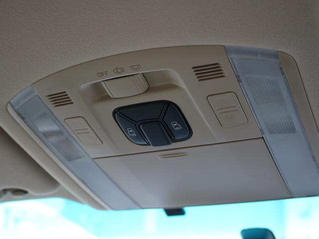 運転席からも操作可能な両側パワースライドドア！挟み込み防止もあり小さなお子様にも安心★隣のお車を気にすることなく開閉可能なのもうれしいところですね！