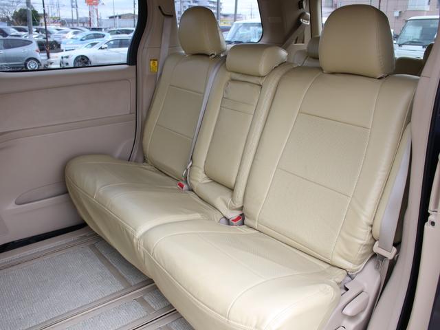 セカンドシートも使用感も少なくグッドコンディション★