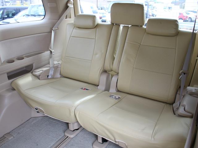 サードシートもあり人数が増えても乗車可能！格納すれば荷室も広々！