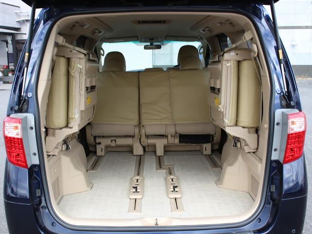 ３列目のみ跳ね上げましてもご家族で旅行に・仲間でゴルフにと幅広く楽しめます！