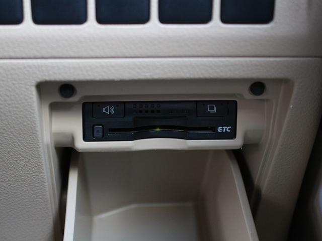 ＥＴＣももちろん装備！いまや無い車はないのではないかというくらいですがこちらも例外ではなく装備されております！後からつける手間もお金もかからず高速もスイスイなので友達・家族と遠出も楽しくなるはずです