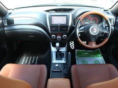 すっきりとしたインプレッサらしいデザインのダッシュ回り！フロントビューの視認性もよく運転しやすいと思います★ 3
