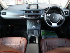 すっきりとしたＣＴらしいデザインのダッシュ回り！フロントビューの視認性もよく運転しやすいと思います★ 3