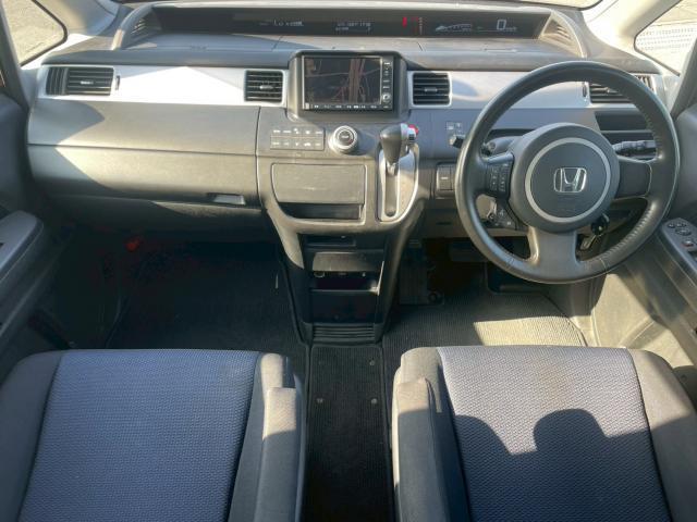 ステップワゴン スパーダ２４ＳＺ　ナビ／Ｂモニター／片側電動スライドドア／ＥＴＣ／シガーソケット／ドリンクホルダー／純正アルミ（5枚目）