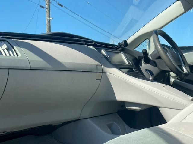 プリウス S サンルーフ/ナビ/Bモニター/テレビ/ETC/オートライト/シガーソケット/電格ミラー/レベライザー(21枚目)