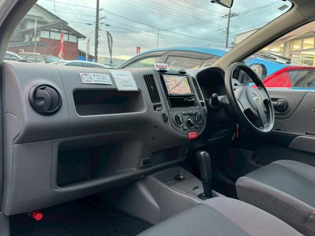 ＡＤ ＶＥ　ナビ／バックカメラ／ＴＶ／マニュアルエアコン／ＥＴＣ／シガーソケット／運転席助手席エアバック／電動格納ミラー／ドリンクホルダー（18枚目）