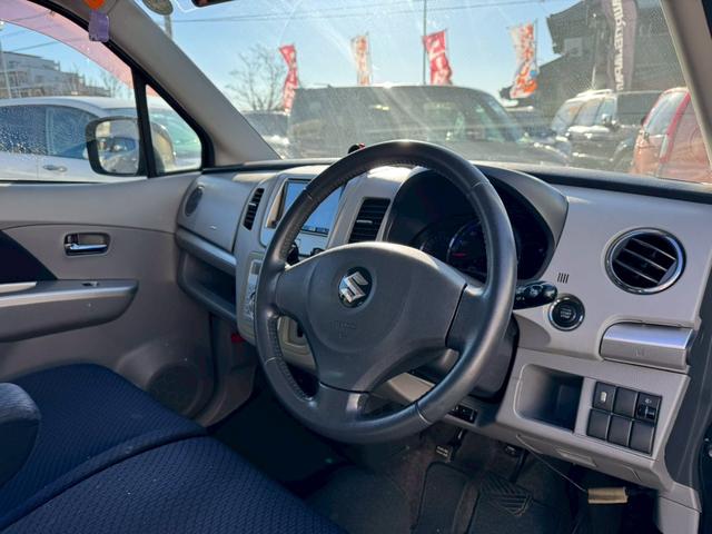 ワゴンＲ ＦＸリミテッド　ナビ／テレビ／ＥＴＣ／スマートプッシュスタート／電格ミラー／レベライザー／パワーウィンドウ／パワーステアリング／シガーソケット／スマートキー／エアバック／純正アルミホイール（22枚目）