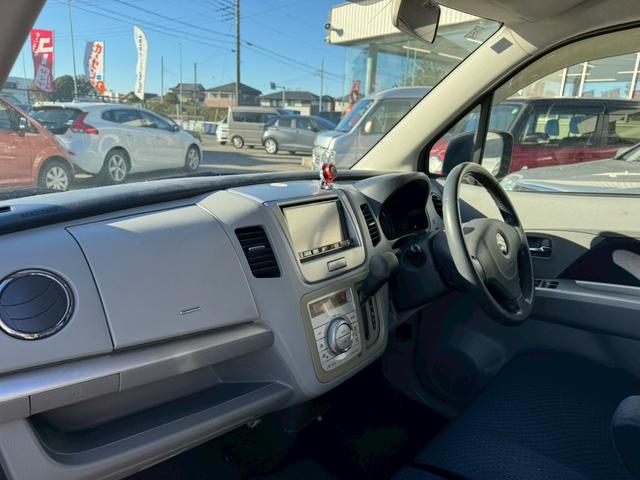 ワゴンＲ ＦＸリミテッド　ナビ／テレビ／ＥＴＣ／スマートプッシュスタート／電格ミラー／レベライザー／パワーウィンドウ／パワーステアリング／シガーソケット／スマートキー／エアバック／純正アルミホイール（24枚目）