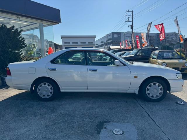 ローレル メダリスト　ナビ／オートライト／オートエアコン／スマートキー／電格ミラー／パワーウィンドウ／シガーソケット／パワーステアリング／運転席エアバック／助手席エアバック／禁煙車（8枚目）