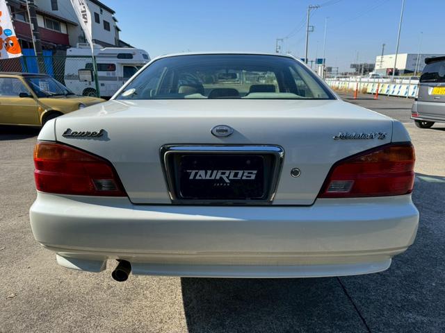 ローレル メダリスト　ナビ／オートライト／オートエアコン／スマートキー／電格ミラー／パワーウィンドウ／シガーソケット／パワーステアリング／運転席エアバック／助手席エアバック／禁煙車（10枚目）