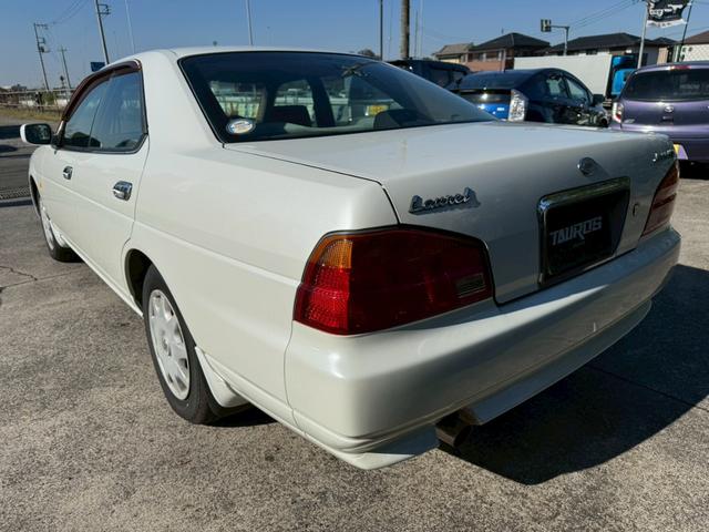 ローレル メダリスト　ナビ／オートライト／オートエアコン／スマートキー／電格ミラー／パワーウィンドウ／シガーソケット／パワーステアリング／運転席エアバック／助手席エアバック／禁煙車（11枚目）