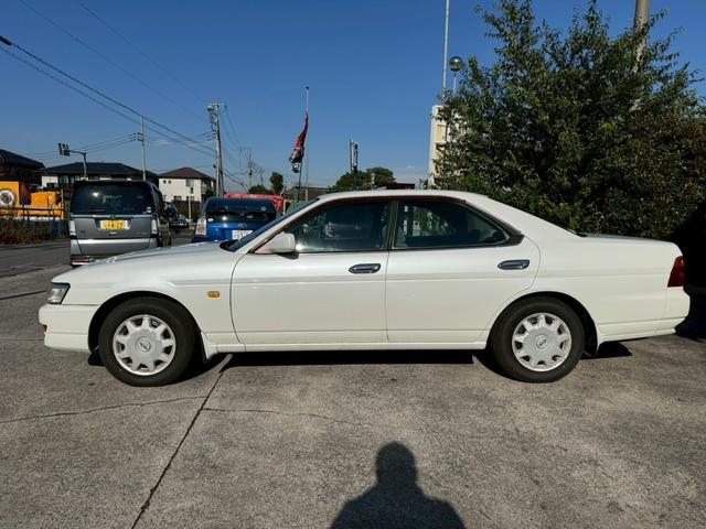 ローレル メダリスト　ナビ／オートライト／オートエアコン／スマートキー／電格ミラー／パワーウィンドウ／シガーソケット／パワーステアリング／運転席エアバック／助手席エアバック／禁煙車（12枚目）