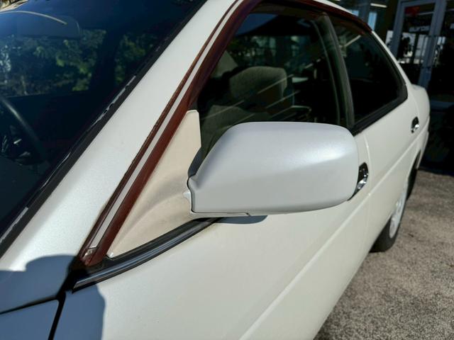 ローレル メダリスト　ナビ／オートライト／オートエアコン／スマートキー／電格ミラー／パワーウィンドウ／シガーソケット／パワーステアリング／運転席エアバック／助手席エアバック／禁煙車（16枚目）