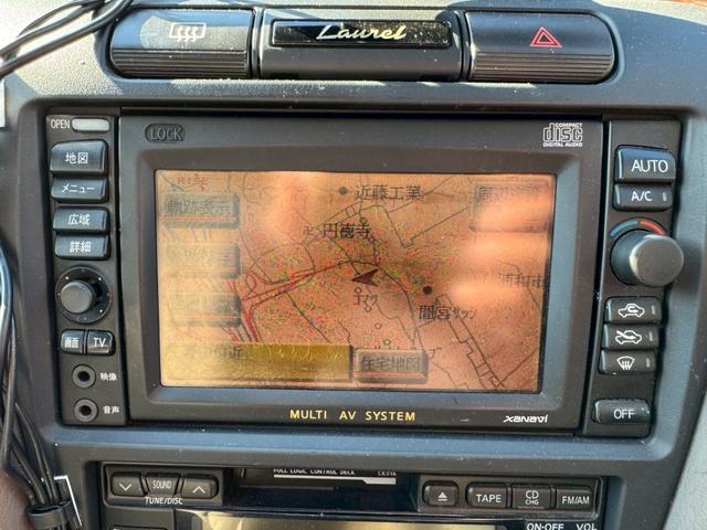 ローレル メダリスト　ナビ／オートライト／オートエアコン／スマートキー／電格ミラー／パワーウィンドウ／シガーソケット／パワーステアリング／運転席エアバック／助手席エアバック／禁煙車（28枚目）
