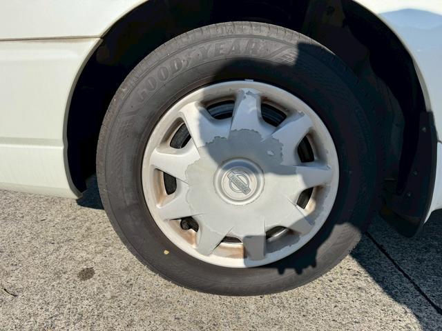 ローレル メダリスト　ナビ／オートライト／オートエアコン／スマートキー／電格ミラー／パワーウィンドウ／シガーソケット／パワーステアリング／運転席エアバック／助手席エアバック／禁煙車（41枚目）