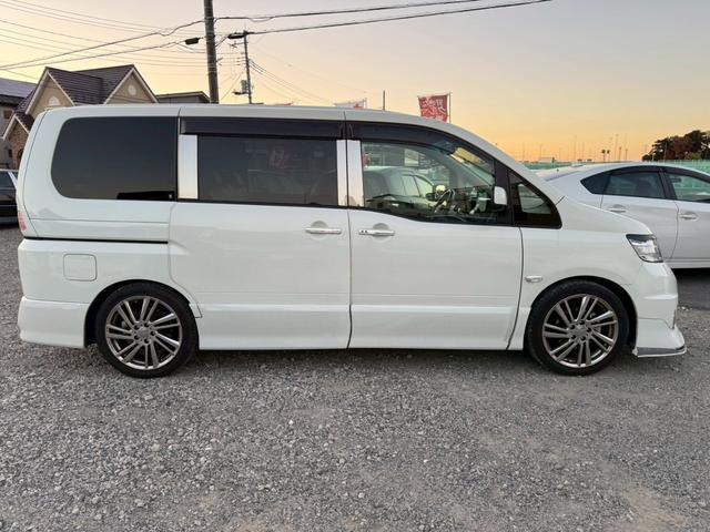 セレナ ハイウェイスター　メーカーオプションナビ／社外１８インチアルミホイール／フロントエアロ／バックカメラ／フリップダウンモニター／ＥＴＣ／オートマニュアルエアコン／ユーザーワンオーナー買取車／スマートキー（12枚目）