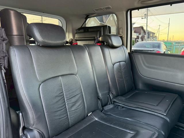 セレナ ハイウェイスター　メーカーオプションナビ／社外１８インチアルミホイール／フロントエアロ／バックカメラ／フリップダウンモニター／ＥＴＣ／オートマニュアルエアコン／ユーザーワンオーナー買取車／スマートキー（26枚目）