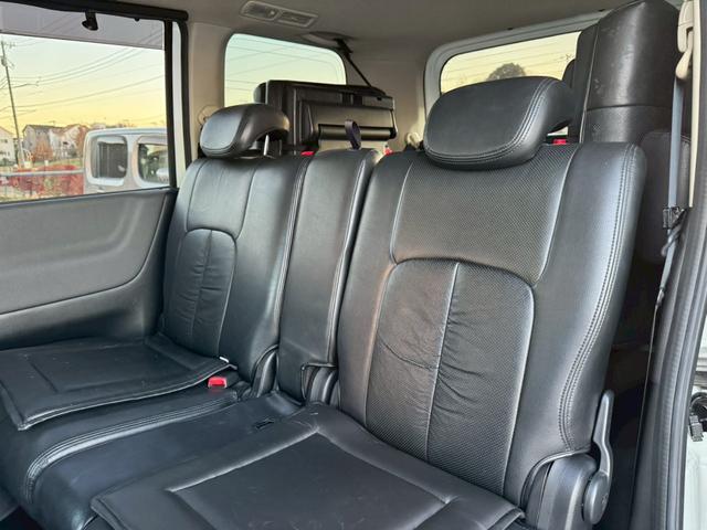 セレナ ハイウェイスター　メーカーオプションナビ／社外１８インチアルミホイール／フロントエアロ／バックカメラ／フリップダウンモニター／ＥＴＣ／オートマニュアルエアコン／ユーザーワンオーナー買取車／スマートキー（27枚目）