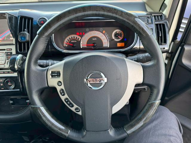 セレナ ハイウェイスター　メーカーオプションナビ／社外１８インチアルミホイール／フロントエアロ／バックカメラ／フリップダウンモニター／ＥＴＣ／オートマニュアルエアコン／ユーザーワンオーナー買取車／スマートキー（29枚目）