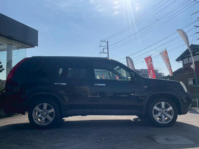 エクストレイル ２０Ｘ　ナビ／テレビ／ＥＴＣ／オートライト／オートエアコン／電格ミラー／パワーウィンドウ／パワーステアリング／ドリンクホルダー／エアバック／純正アルミホイール（8枚目）