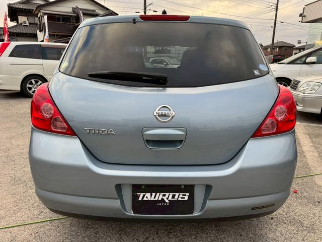 ティーダ １５Ｍ　ナビ　オートエアコン　ハーフレザーシート　キーレスキー　ＥＴＣ　アクセサリーソケット　パワーウィンドウ　パワーステアリング　電動格納ドアミラー　バイザー　１５インチアルミホイール（12枚目）