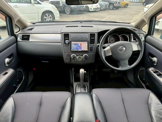 ティーダ １５Ｍ　ナビ　オートエアコン　ハーフレザーシート　キーレスキー　ＥＴＣ　アクセサリーソケット　パワーウィンドウ　パワーステアリング　電動格納ドアミラー　バイザー　１５インチアルミホイール（15枚目）