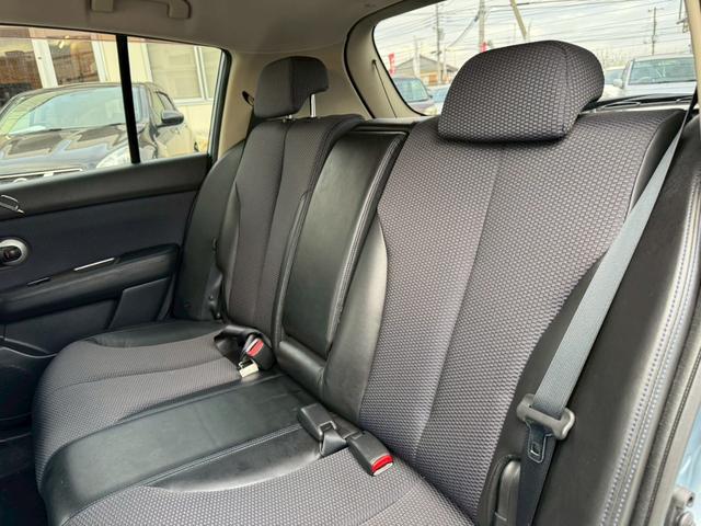 ティーダ １５Ｍ　ナビ　オートエアコン　ハーフレザーシート　キーレスキー　ＥＴＣ　アクセサリーソケット　パワーウィンドウ　パワーステアリング　電動格納ドアミラー　バイザー　１５インチアルミホイール（21枚目）