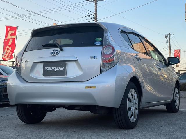 アクア S ナビ/テレビ/Bモニター/ETC/スマートプッシュスタート/オートライト/シガーソケット/ドリンクホルダー/パワーウィンドウ/電格ミラー/レベライザー/スペアキー/エアバック(9枚目)