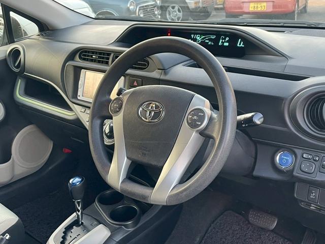 アクア S ナビ/テレビ/Bモニター/ETC/スマートプッシュスタート/オートライト/シガーソケット/ドリンクホルダー/パワーウィンドウ/電格ミラー/レベライザー/スペアキー/エアバック(16枚目)