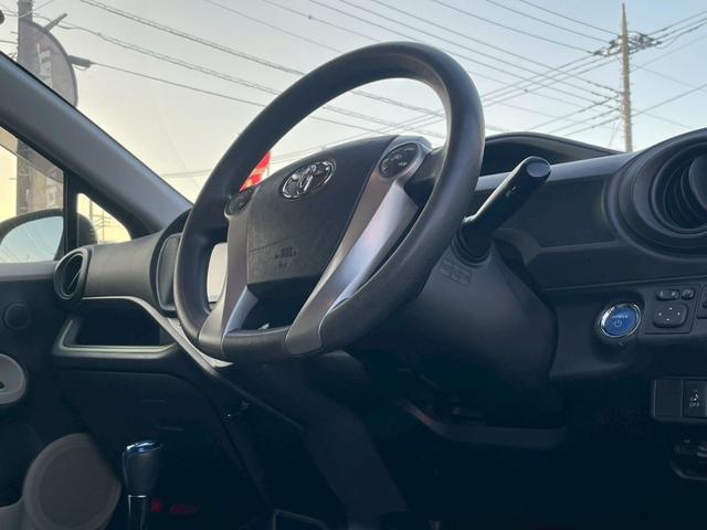 アクア S ナビ/テレビ/Bモニター/ETC/スマートプッシュスタート/オートライト/シガーソケット/ドリンクホルダー/パワーウィンドウ/電格ミラー/レベライザー/スペアキー/エアバック(17枚目)