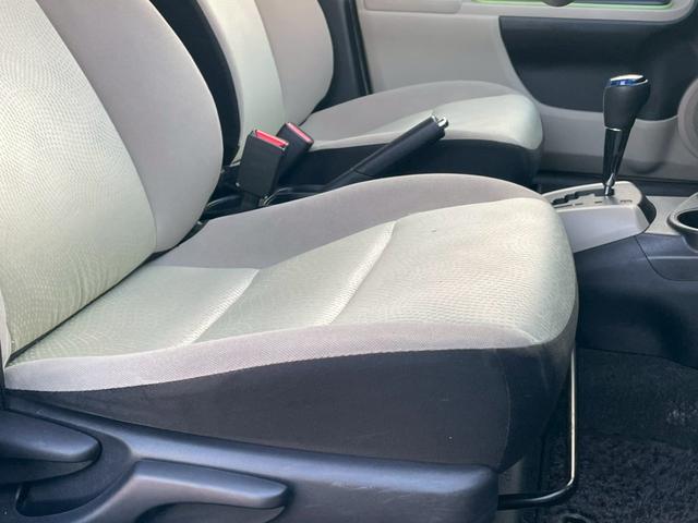 アクア S ナビ/テレビ/Bモニター/ETC/スマートプッシュスタート/オートライト/シガーソケット/ドリンクホルダー/パワーウィンドウ/電格ミラー/レベライザー/スペアキー/エアバック(19枚目)