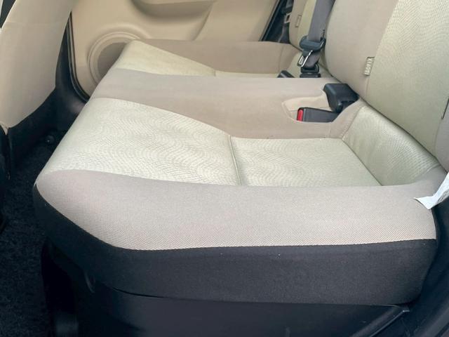 アクア S ナビ/テレビ/Bモニター/ETC/スマートプッシュスタート/オートライト/シガーソケット/ドリンクホルダー/パワーウィンドウ/電格ミラー/レベライザー/スペアキー/エアバック(28枚目)