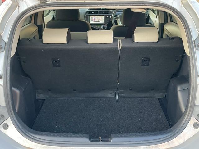 アクア S ナビ/テレビ/Bモニター/ETC/スマートプッシュスタート/オートライト/シガーソケット/ドリンクホルダー/パワーウィンドウ/電格ミラー/レベライザー/スペアキー/エアバック(30枚目)