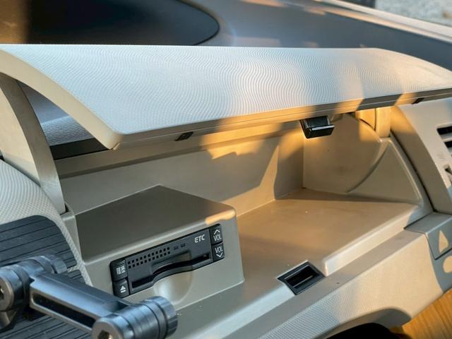 エスティマ ２．４アエラス　Ｇエディション　ナビ／テレビ／ＥＴＣ／両側電動スライドドア／スマートプッシュスタート／オートライト／電格ミラー／パワーウィンドウ／パワーステアリング／シシガーソケット／純正アルミホイール（48枚目）