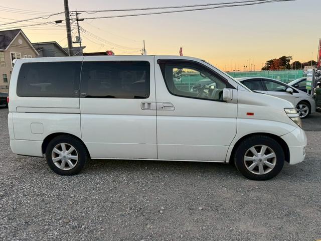 エルグランド Ｖ　７０ｔｈ－ＩＩ　片側電動スライドドア／両側スライドドア／ワンセグＴＶ／純正１６インチアルミホイール／ＥＴＣ／スマートキー／オートマニュアルエアコン／運転席助手席エアバック／（8枚目）