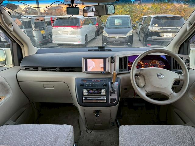 エルグランド Ｖ　７０ｔｈ－ＩＩ　片側電動スライドドア／両側スライドドア／ワンセグＴＶ／純正１６インチアルミホイール／ＥＴＣ／スマートキー／オートマニュアルエアコン／運転席助手席エアバック／（15枚目）