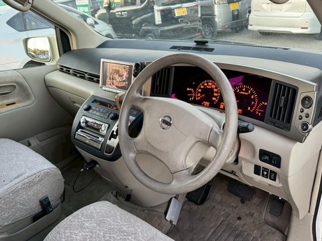 エルグランド Ｖ　７０ｔｈ－ＩＩ　片側電動スライドドア／両側スライドドア／ワンセグＴＶ／純正１６インチアルミホイール／ＥＴＣ／スマートキー／オートマニュアルエアコン／運転席助手席エアバック／（16枚目）