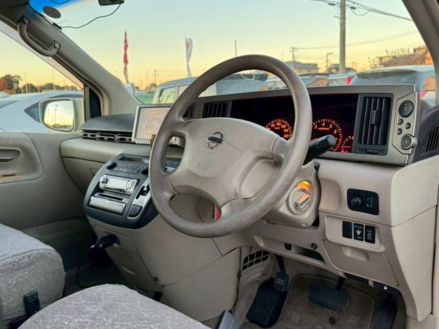 エルグランド Ｖ　７０ｔｈ－ＩＩ　片側電動スライドドア／両側スライドドア／ワンセグＴＶ／純正１６インチアルミホイール／ＥＴＣ／スマートキー／オートマニュアルエアコン／運転席助手席エアバック／（17枚目）