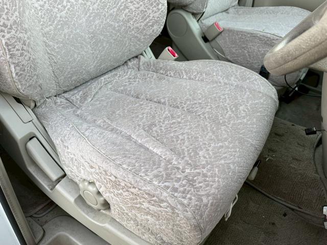 エルグランド Ｖ　７０ｔｈ－ＩＩ　片側電動スライドドア／両側スライドドア／ワンセグＴＶ／純正１６インチアルミホイール／ＥＴＣ／スマートキー／オートマニュアルエアコン／運転席助手席エアバック／（19枚目）