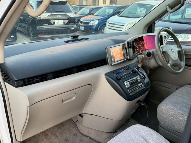 エルグランド Ｖ　７０ｔｈ－ＩＩ　片側電動スライドドア／両側スライドドア／ワンセグＴＶ／純正１６インチアルミホイール／ＥＴＣ／スマートキー／オートマニュアルエアコン／運転席助手席エアバック／（20枚目）