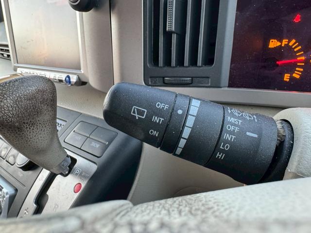 エルグランド Ｖ　７０ｔｈ－ＩＩ　片側電動スライドドア／両側スライドドア／ワンセグＴＶ／純正１６インチアルミホイール／ＥＴＣ／スマートキー／オートマニュアルエアコン／運転席助手席エアバック／（37枚目）