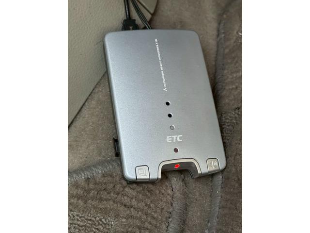 エルグランド Ｖ　７０ｔｈ－ＩＩ　片側電動スライドドア／両側スライドドア／ワンセグＴＶ／純正１６インチアルミホイール／ＥＴＣ／スマートキー／オートマニュアルエアコン／運転席助手席エアバック／（44枚目）