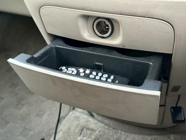 エルグランド Ｖ　７０ｔｈ－ＩＩ　片側電動スライドドア／両側スライドドア／ワンセグＴＶ／純正１６インチアルミホイール／ＥＴＣ／スマートキー／オートマニュアルエアコン／運転席助手席エアバック／（47枚目）