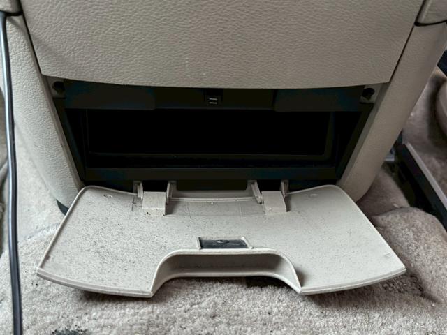 エルグランド Ｖ　７０ｔｈ－ＩＩ　片側電動スライドドア／両側スライドドア／ワンセグＴＶ／純正１６インチアルミホイール／ＥＴＣ／スマートキー／オートマニュアルエアコン／運転席助手席エアバック／（48枚目）