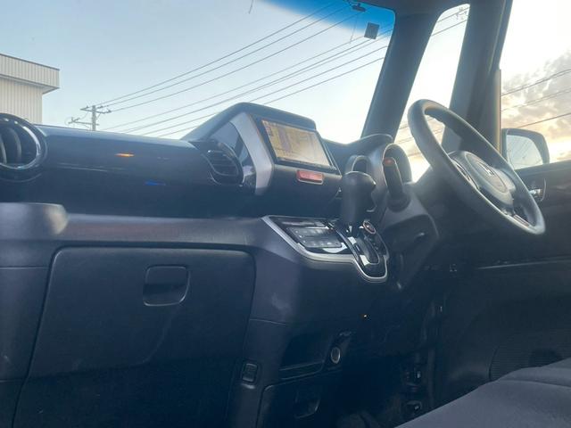 N-BOX+ G・Lパッケージ ナビ/テレビ/Bモニター/ETC/ドラレコ/両側電動スライドドア/スマートプッシュスタート/横滑り防止/オートライト/スペアキー/シガーソケット/パワーウィンドウ/純正アルミ(21枚目)